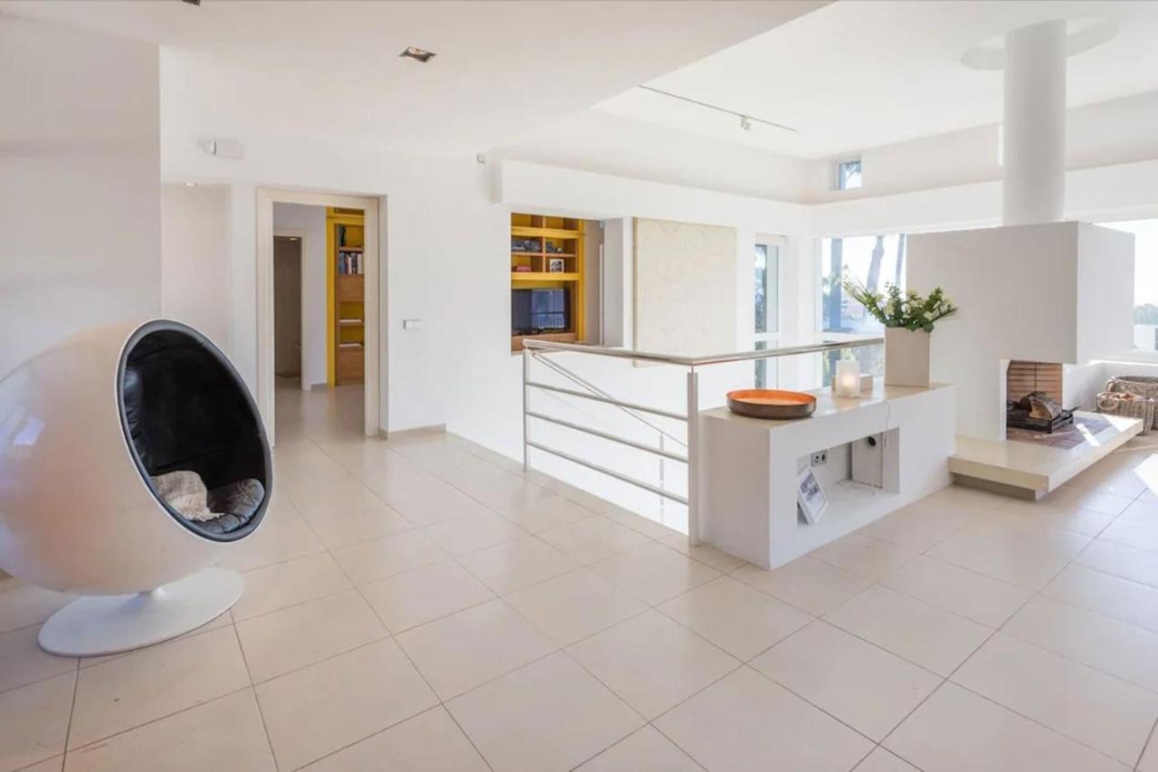 Magnificent Recently Built Pax 12 Sea View Golden Mile Villa