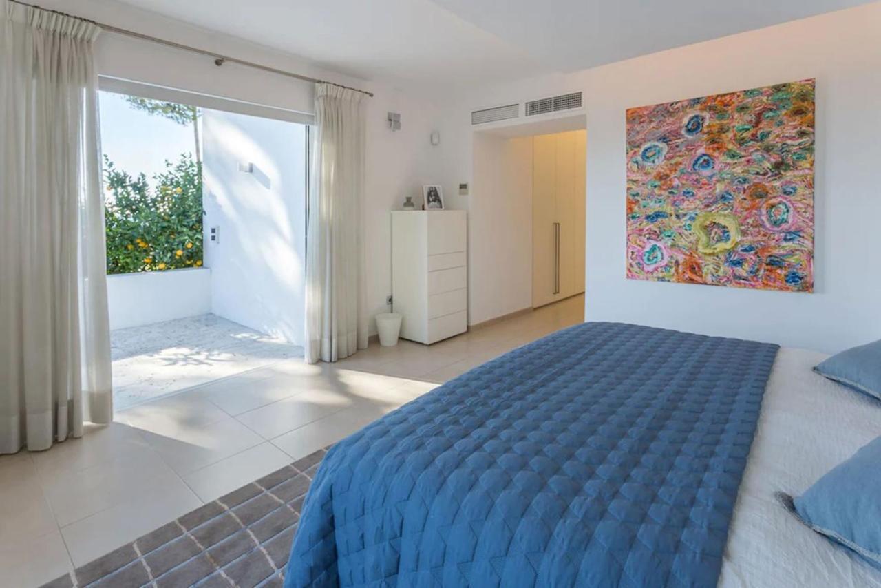 Magnificent Recently Built Pax 12 Sea View Golden Mile Villa