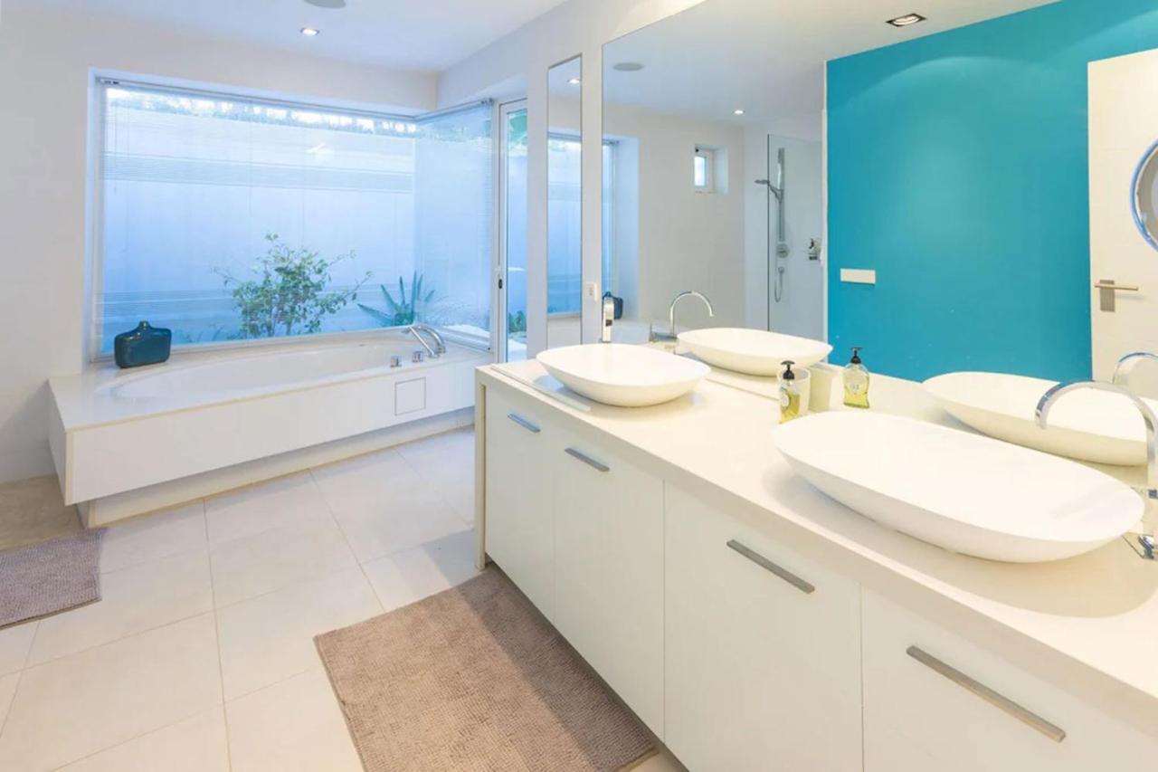 Villa Magnificent Recently Built Pax 12 Sea View Golden Mile
