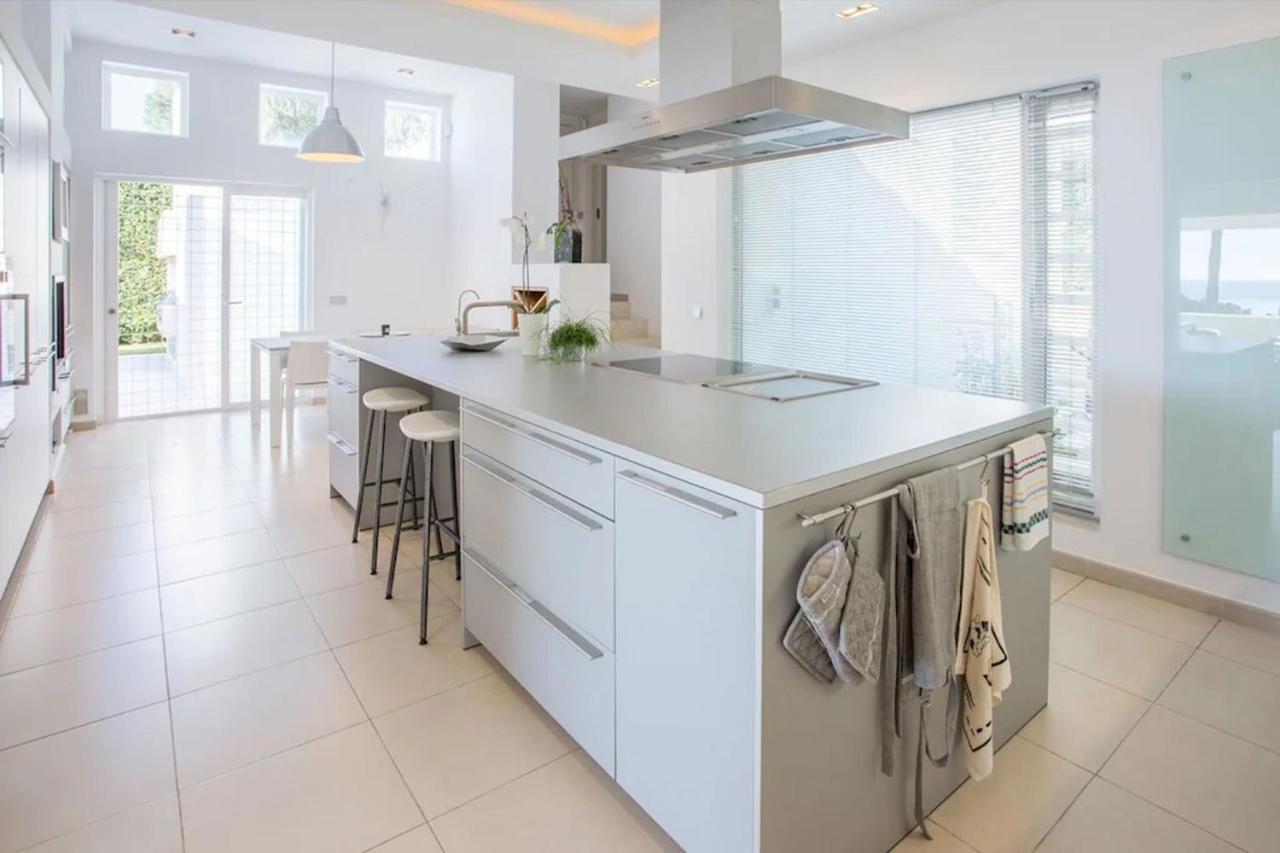 Magnificent Recently Built Pax 12 Sea View Golden Mile * Marbella