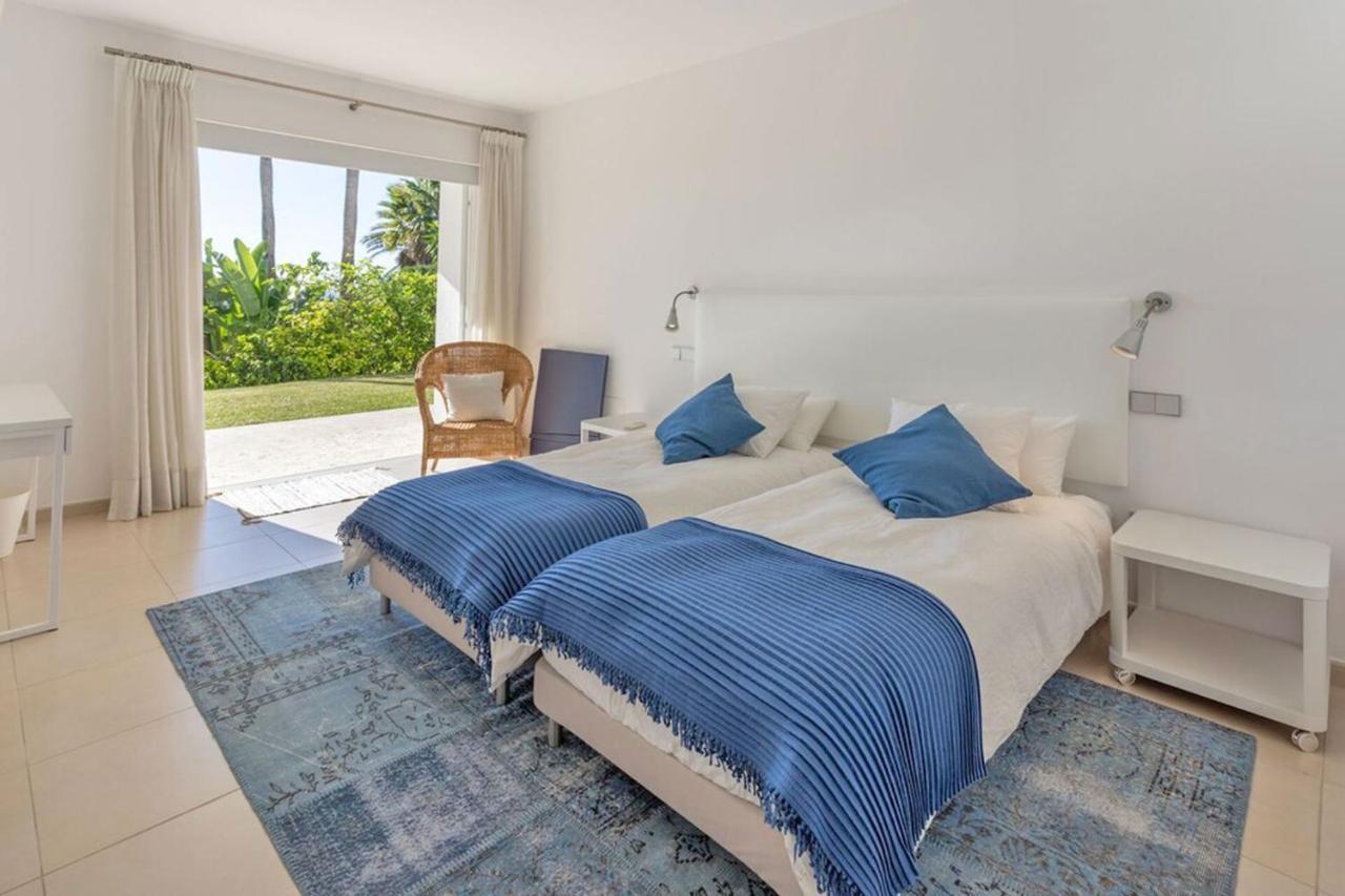 Magnificent Recently Built Pax 12 Sea View Golden Mile Villa *