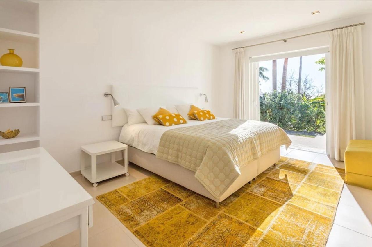 Magnificent Recently Built Pax 12 Sea View Golden Mile *